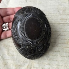 DEMI NOIX DE COCO Sculptée
