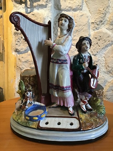 Grand pyrogène groupe - pyrogène, statue