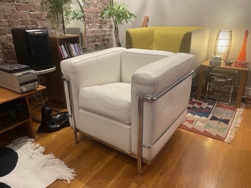 Corbusier lc2 chair for - corbusier,