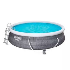 Piscine hors sol autoportante
