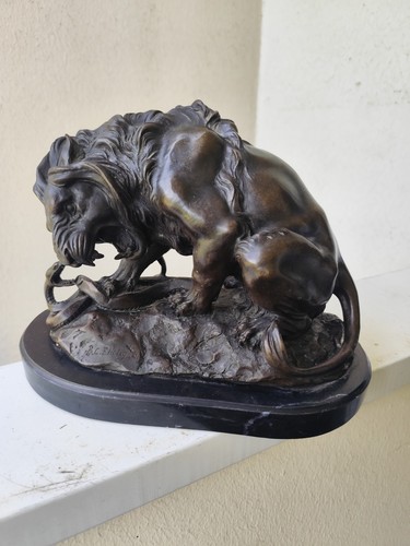 Exceptionnel bronze lion