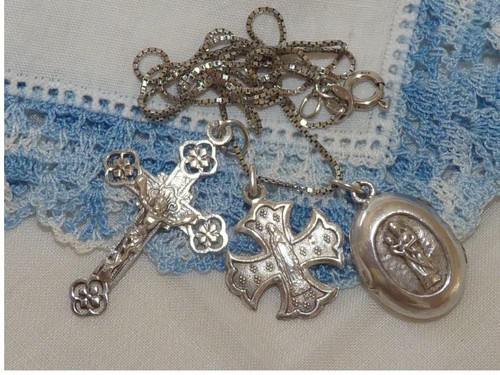 Anciens pendentifs reliquaire - pendentifs,
