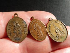 LOT 3 PETITES MEDAILLES  SAINT BENOIT CROIX EXORCISTE HUBERT PESTE ROCH CHOLERA
