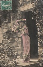 CP WOMAN ELEGANT ROSES FLOWERS FRONT DOOR ENTRANCE - 43151