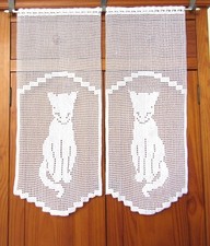 Rideaux brise-vue , voilage Chats dentelle de crochet fait main. Création neuve.