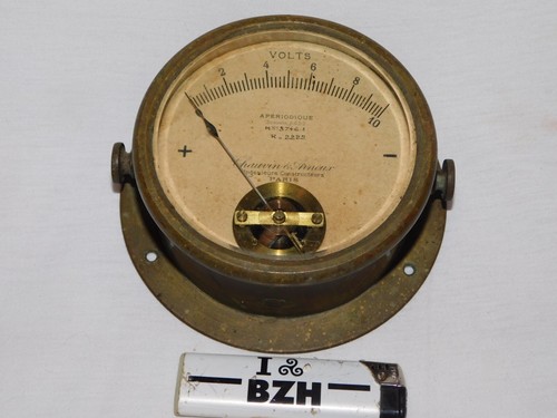 Tres ancien voltmetre - tres,