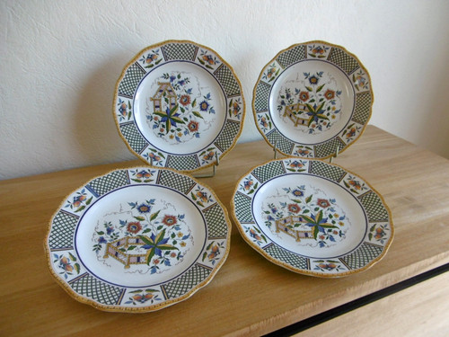 Quatre assiettes plates - assiettes,