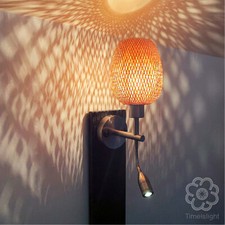 Applique Murale avec Abat-Jour en Bambou Tressé et Liseuse.