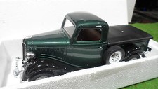 1936 Ford V8 Pick Up Flat Tarpaulin Green 1/18 SOLIDO Collectible Miniature Car
