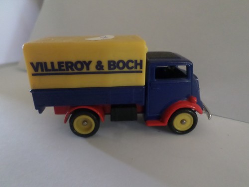 Corgi fordson 7 v truck - fordson,