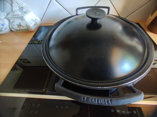 Creuset wok rond - noire, mat