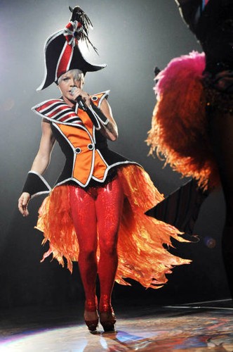 Pink funhouse tour - pink,