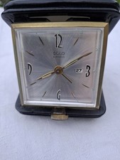 Réveil de voyage mécanique SOLO 4 Jewels noir et doré.