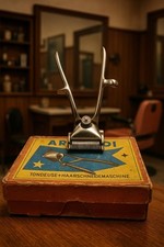 Vintage Manual Hair Clipper - Collectible Piece with Box and Blades