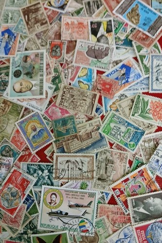 Stamps 100 timbres des - /,