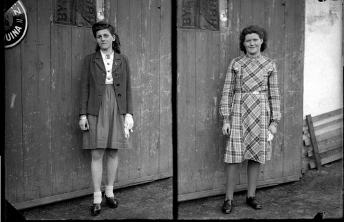 Double portraits femmes porte