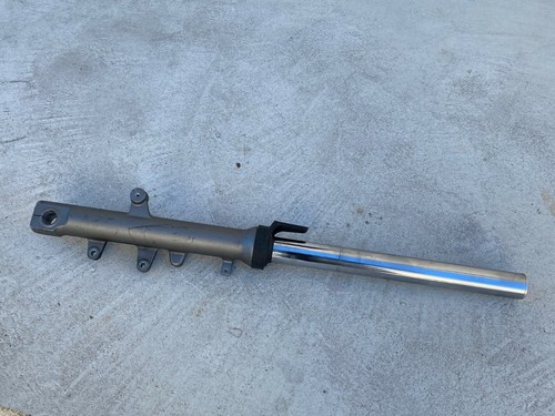 Tube fourche gauche - un,