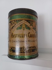 boîte métallique ancienne