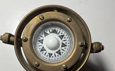 Ancienne boussole à cardan