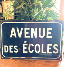 Ancienne plaque de rue en tôle émaillée bombée panneau Avenue des écoles vintage