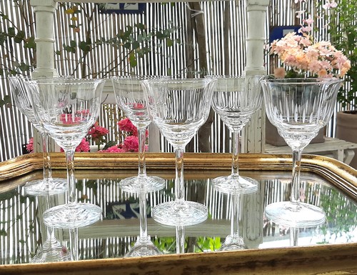 Verres vin blanc anciens - à,