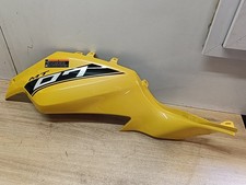 UN FLAN DE CARENAGE LATERAL