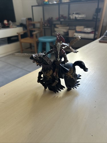 Figurine avec cheval - figurine, marque