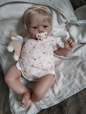 bébé reborn eveillée Elise