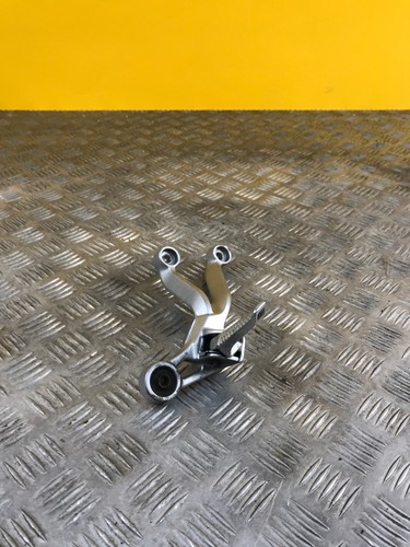 Platine repose pieds arrière