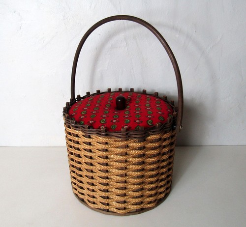 Travailleuse rotin rouge - en,