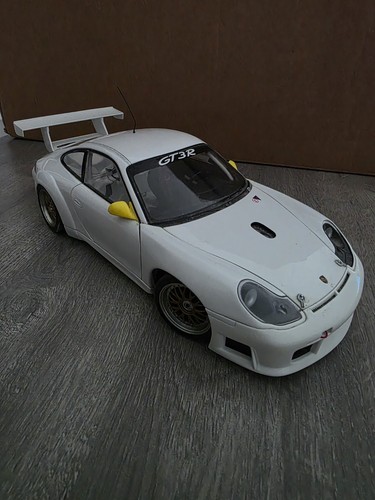 Porsche 911 gt3r autoart 18 - 911,