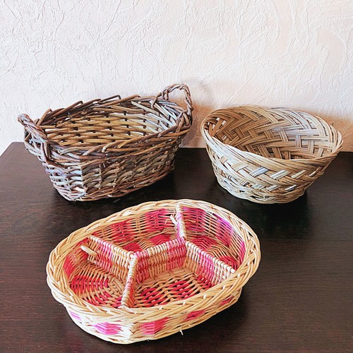 Lot corbeilles de - corbeilles, table