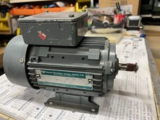 moteur triphase a pattes