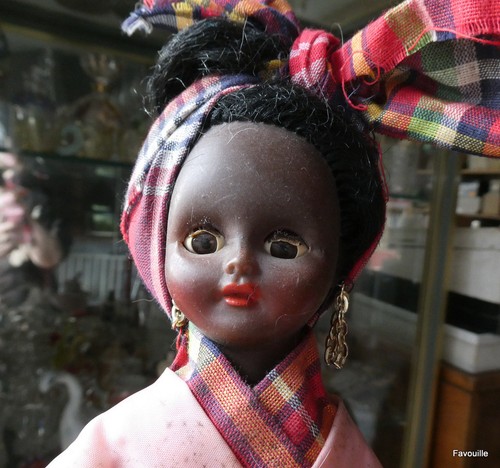 Poupée vintage noire - poupée,
