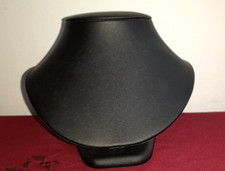 BUSTE PRESENTOIR A BIJOUX POUR COLLIERS - SKAI NOIR hauteur : 14 cm