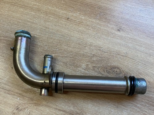 Une durite moteur moto - une,