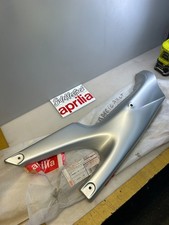 1 cache dessous selle gauche gris aprilia ap8238609 rs 50 2t 1996 1998