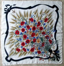 GUCCI  Foulard "Fleurs"  soie