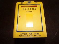 Vintage boite à lettre jaune