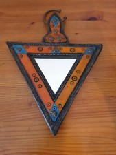 Miroir Berbère Marocain triangulaire os peint et laiton martelé 24x31 cm