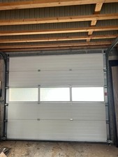 Porte de garage avec panneaux