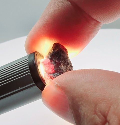 Alexandrite brute change color - alexandrite,
