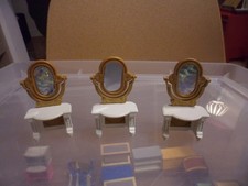 3 Petites  coiffeuses  miroir