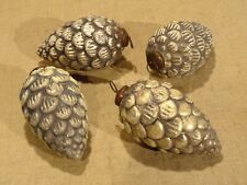 Lot de 4 décorations de noël  boule  pomme de pin en verre      très décoratives