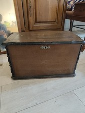 Petit Coffre Ancien Dans Son
