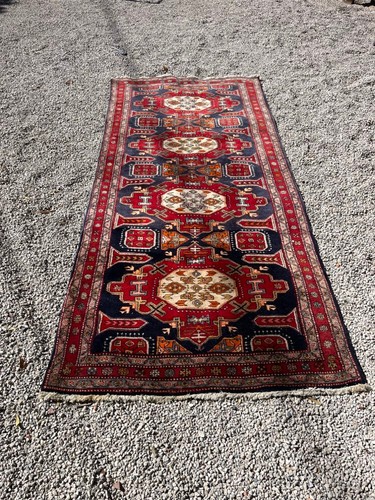 Long tapis persan ancien
