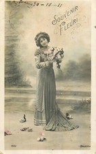 CP SOUVENIR FLORAL WOMAN ELEGANT DRESS TRAIN BOUQUET OF FLOWERS - 43054