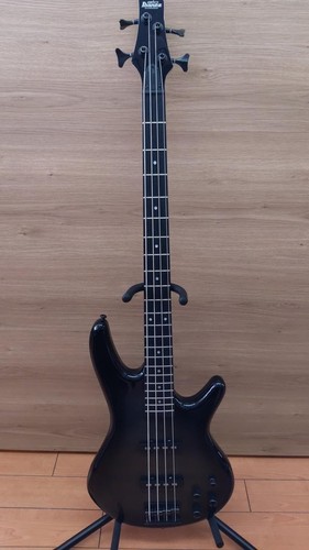 Guitare basse électrique
