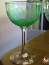 4 ANCIENS VERRES A VIN