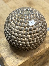 N.2 Ancienne Boule en Bois Cloutée Diamètre 10 cm , Poids  1110 Grammes.